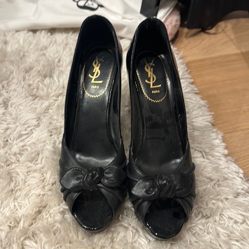 Yves Saint Laurent YSL Platform nude heels 40.5.